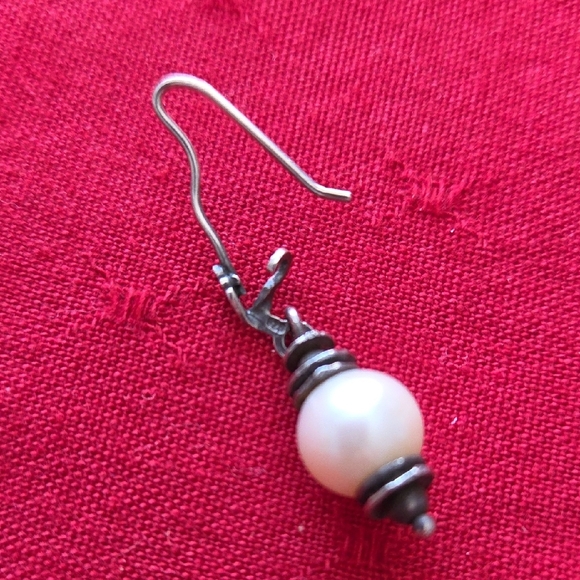 Silpada Retired Light The Way Pearl Earrings - Picture 2 of 3